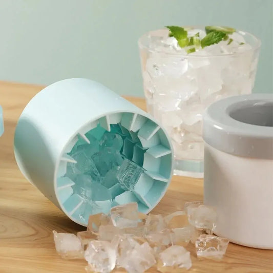 Molde de silicona para cubitos de hielo.